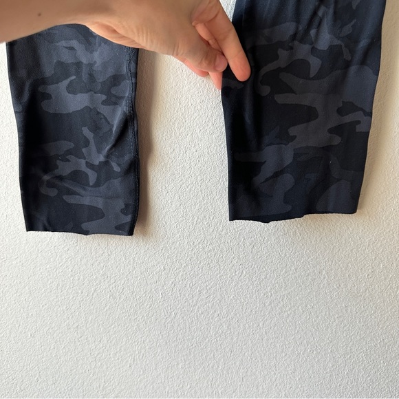 Lululemon Athletica camo workout yoga leggings - Picture 4 of 6